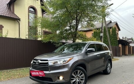 Toyota Highlander III, 2014 год, 3 485 000 рублей, 2 фотография