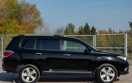 Toyota Highlander III, 2011 год, 2 625 000 рублей, 2 фотография