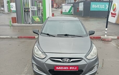 Hyundai Solaris II рестайлинг, 2014 год, 600 000 рублей, 1 фотография