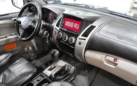 Mitsubishi Pajero IV, 2012 год, 1 499 000 рублей, 9 фотография