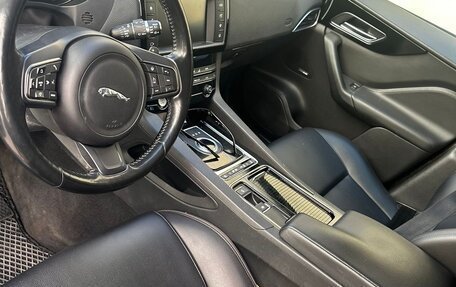 Jaguar F-Pace, 2018 год, 3 155 000 рублей, 9 фотография