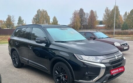 Mitsubishi Outlander III рестайлинг 3, 2021 год, 2 380 000 рублей, 4 фотография