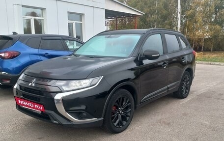 Mitsubishi Outlander III рестайлинг 3, 2021 год, 2 380 000 рублей, 3 фотография