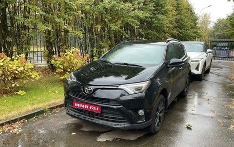 Toyota RAV4, 2018 год, 3 000 000 рублей, 1 фотография