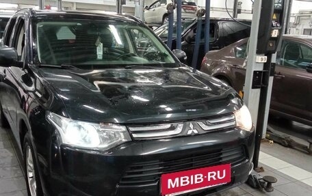 Mitsubishi Outlander III рестайлинг 3, 2013 год, 1 512 000 рублей, 2 фотография