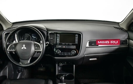 Mitsubishi Outlander III рестайлинг 3, 2014 год, 1 985 000 рублей, 12 фотография