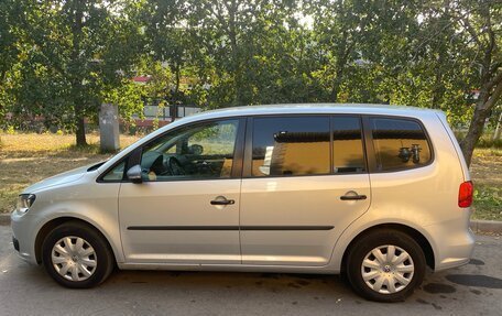 Volkswagen Touran III, 2011 год, 1 350 000 рублей, 2 фотография