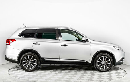 Mitsubishi Outlander III рестайлинг 3, 2016 год, 1 590 000 рублей, 4 фотография