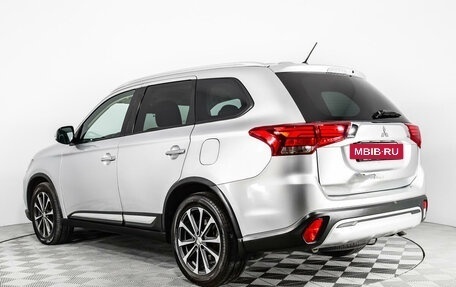 Mitsubishi Outlander III рестайлинг 3, 2016 год, 1 590 000 рублей, 7 фотография