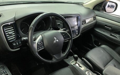 Mitsubishi Outlander III рестайлинг 3, 2014 год, 1 370 000 рублей, 7 фотография