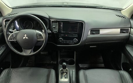 Mitsubishi Outlander III рестайлинг 3, 2014 год, 1 370 000 рублей, 8 фотография