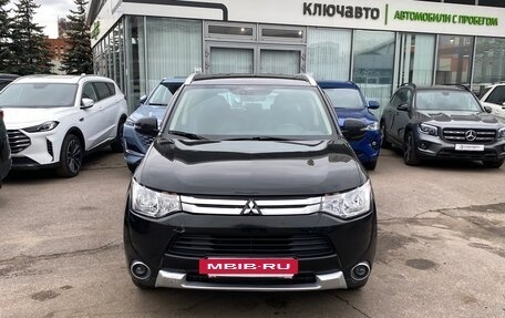 Mitsubishi Outlander III рестайлинг 3, 2014 год, 1 370 000 рублей, 2 фотография