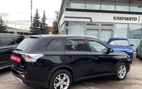 Mitsubishi Outlander III рестайлинг 3, 2014 год, 1 370 000 рублей, 4 фотография