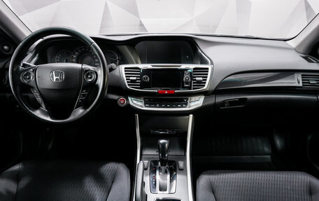 Honda Accord IX рестайлинг, 2013 год, 1 820 000 рублей, 11 фотография