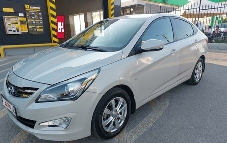 Hyundai Solaris II рестайлинг, 2015 год, 1 120 000 рублей, 2 фотография