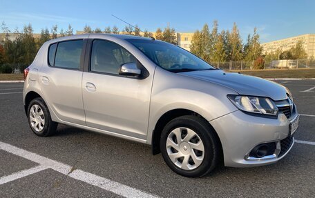 Renault Sandero II рестайлинг, 2016 год, 870 000 рублей, 2 фотография