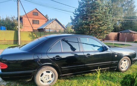 Mercedes-Benz E-Класс, 1998 год, 550 000 рублей, 1 фотография