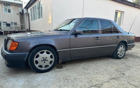 Mercedes-Benz E-Класс, 1994 год, 300 000 рублей, 9 фотография