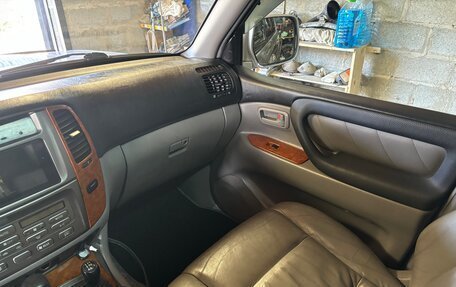 Toyota Land Cruiser 100 рестайлинг 2, 2004 год, 2 500 000 рублей, 12 фотография