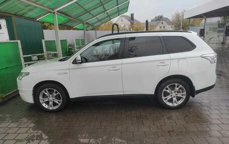 Mitsubishi Outlander III рестайлинг 3, 2013 год, 1 790 000 рублей, 4 фотография