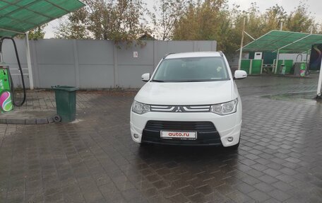 Mitsubishi Outlander III рестайлинг 3, 2013 год, 1 790 000 рублей, 6 фотография