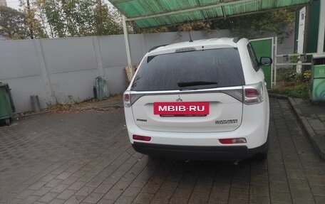 Mitsubishi Outlander III рестайлинг 3, 2013 год, 1 790 000 рублей, 8 фотография