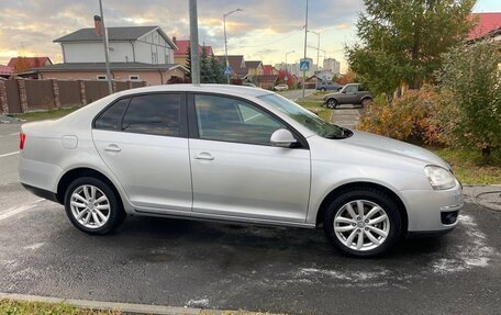 Volkswagen Jetta VI, 2010 год, 900 000 рублей, 3 фотография