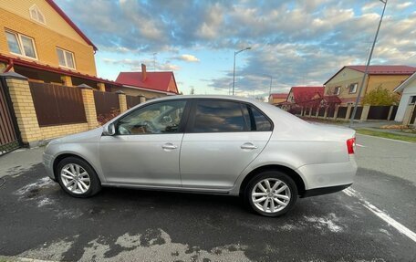 Volkswagen Jetta VI, 2010 год, 900 000 рублей, 4 фотография