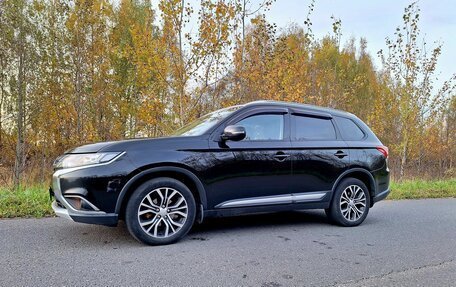 Mitsubishi Outlander III рестайлинг 3, 2018 год, 2 500 000 рублей, 6 фотография