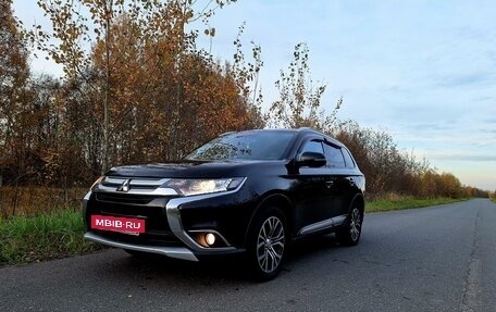 Mitsubishi Outlander III рестайлинг 3, 2018 год, 2 500 000 рублей, 7 фотография