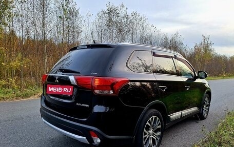 Mitsubishi Outlander III рестайлинг 3, 2018 год, 2 500 000 рублей, 10 фотография