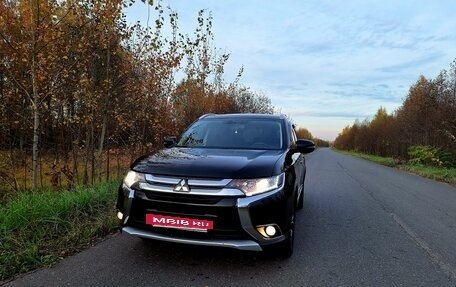 Mitsubishi Outlander III рестайлинг 3, 2018 год, 2 500 000 рублей, 8 фотография