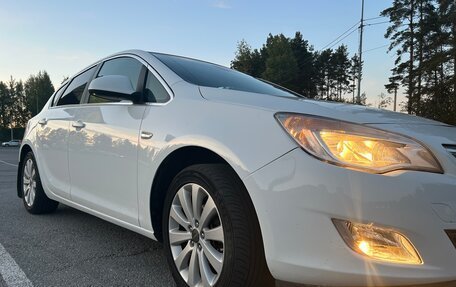 Opel Astra J, 2010 год, 720 000 рублей, 2 фотография