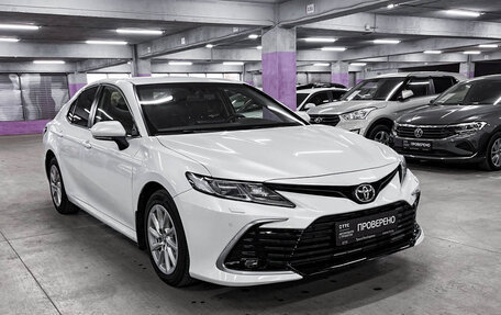 Toyota Camry, 2021 год, 2 950 000 рублей, 3 фотография