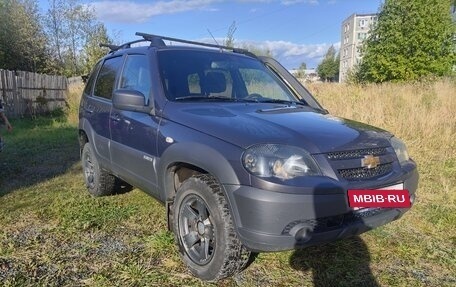 Chevrolet Niva I рестайлинг, 2018 год, 900 000 рублей, 3 фотография