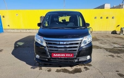 Toyota Noah III, 2017 год, 2 350 000 рублей, 1 фотография