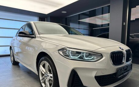 BMW 1 серия, 2022 год, 3 300 000 рублей, 3 фотография