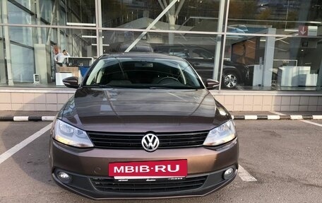 Volkswagen Jetta VI, 2011 год, 1 258 000 рублей, 2 фотография