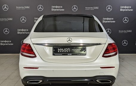 Mercedes-Benz E-Класс, 2018 год, 3 090 000 рублей, 6 фотография