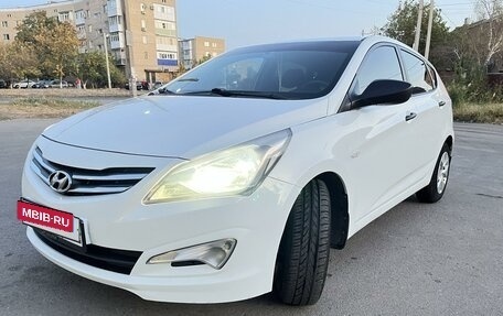 Hyundai Solaris II рестайлинг, 2015 год, 1 200 000 рублей, 3 фотография