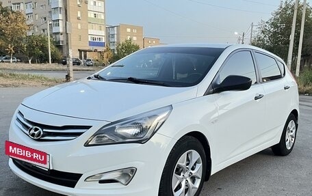 Hyundai Solaris II рестайлинг, 2015 год, 1 200 000 рублей, 2 фотография