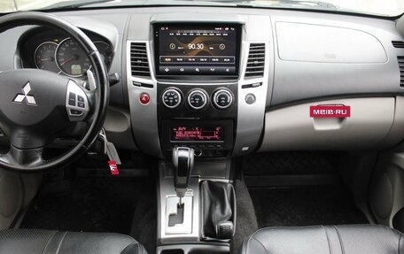 Mitsubishi Pajero IV, 2013 год, 1 710 000 рублей, 13 фотография