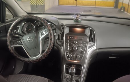 Opel Astra J, 2013 год, 660 000 рублей, 3 фотография