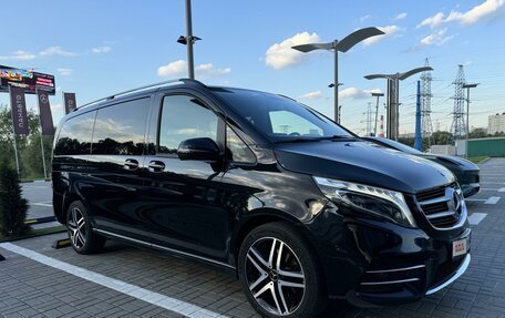 Mercedes-Benz V-Класс, 2018 год, 5 300 000 рублей, 3 фотография