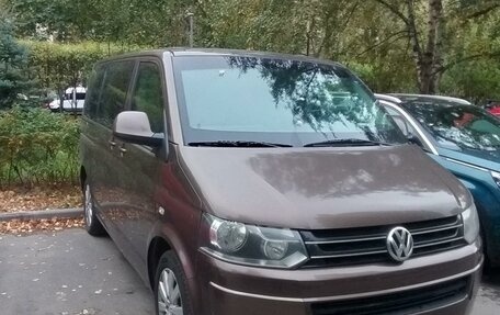 Volkswagen Multivan T5, 2010 год, 2 000 000 рублей, 2 фотография