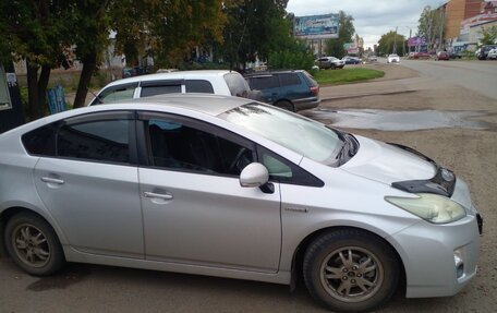 Toyota Prius, 2011 год, 1 150 000 рублей, 3 фотография