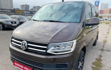 Volkswagen Caravelle T6 рестайлинг, 2019 год, 3 150 000 рублей, 1 фотография