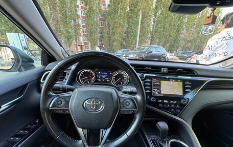 Toyota Camry, 2018 год, 2 900 000 рублей, 9 фотография