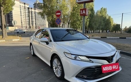 Toyota Camry, 2018 год, 2 900 000 рублей, 2 фотография