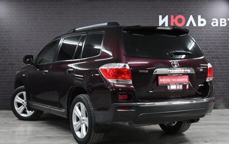 Toyota Highlander III, 2013 год, 2 800 000 рублей, 6 фотография